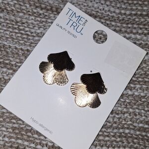 Time and Tru Fan-Shaped Gold and Black Earrings